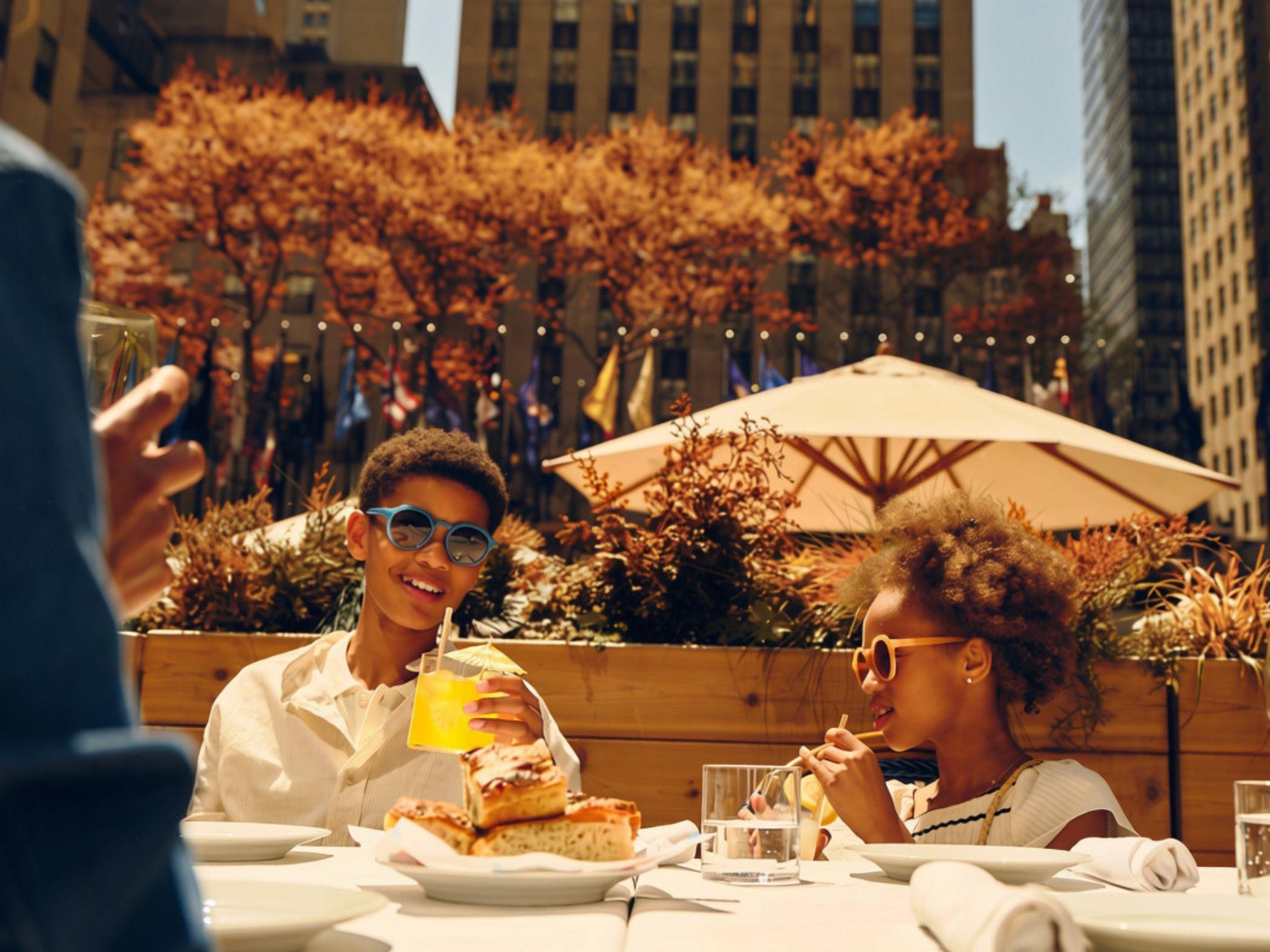kids eating outside at jupiter